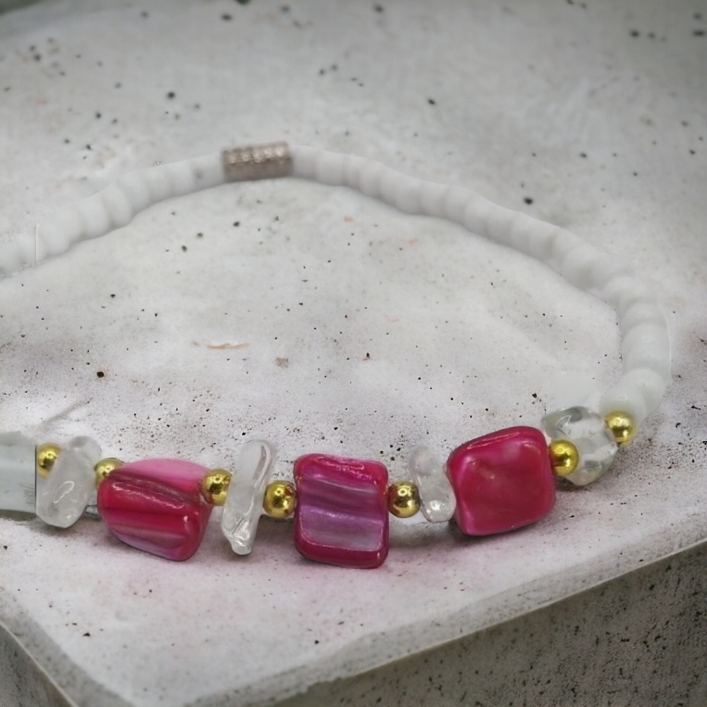 Vintage shell, Mother of Pearl bracelet, screw clasp,